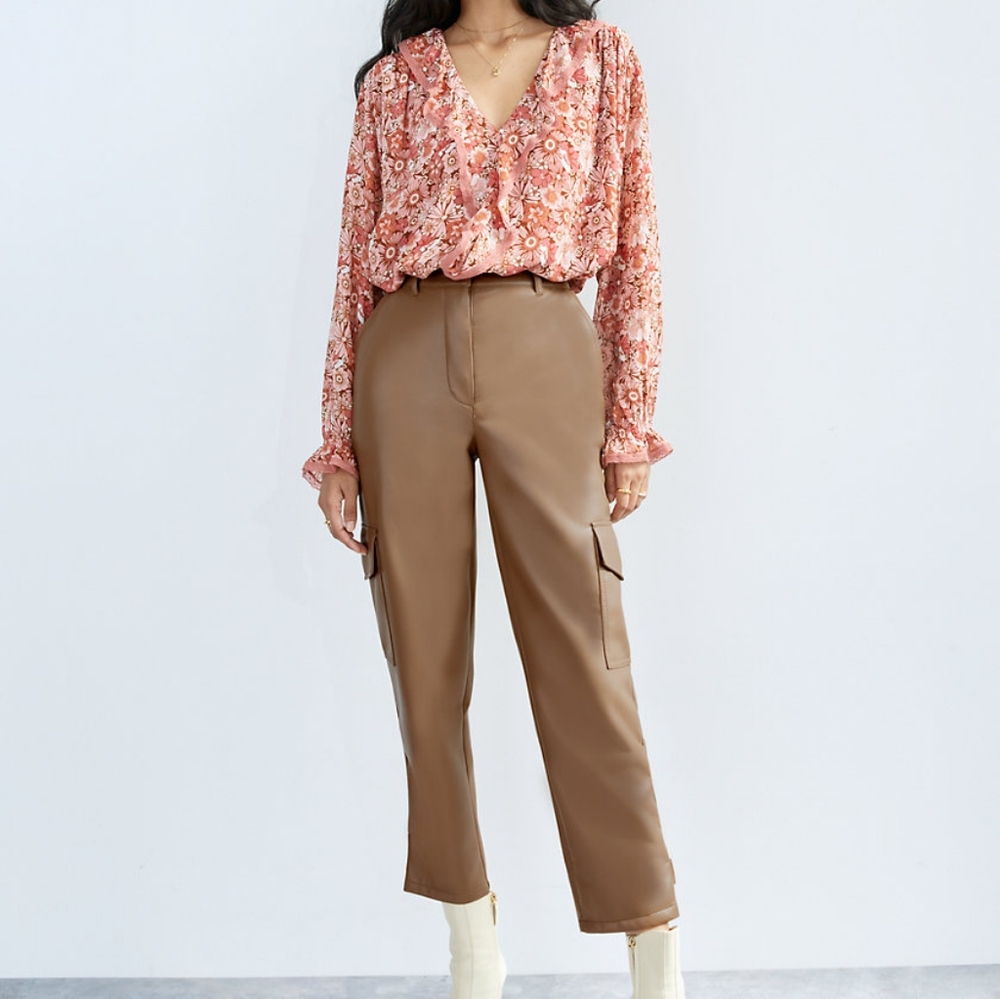 BNWT Aritzia Wilfred Leather Modern Cargo Pants